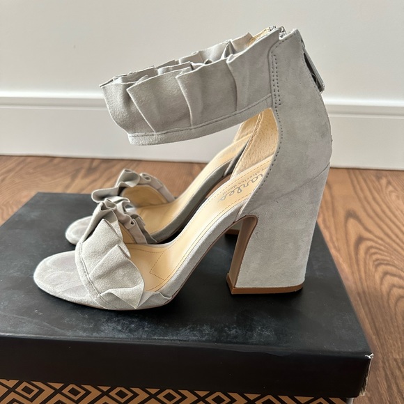 Charles by Charles David ruffle gray sandals size 7 - Picture 3 of 9